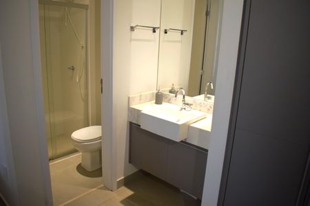 Banheiro de kitnet/studio para alugar com 1 quarto, 53m² em Alto da Boa Vista, Ribeirão Preto