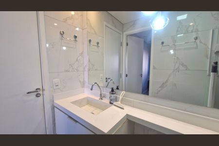 Banheiro social de apartamento à venda com 2 quartos, 34m² em Jurubatuba, São Paulo