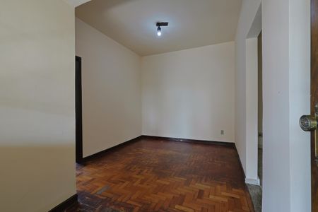 Casa para alugar com 3 quartos, 615m² em Santa Rosa, Belo Horizonte