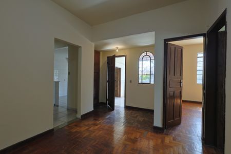 Casa para alugar com 3 quartos, 615m² em Santa Rosa, Belo Horizonte