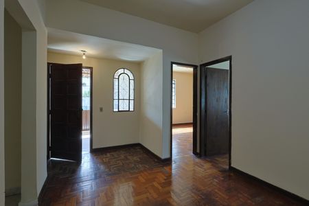 Casa para alugar com 3 quartos, 615m² em Santa Rosa, Belo Horizonte