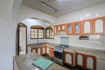 Casa para alugar com 320m², 6 quartos e 2 vagasCasa 2 - Cozinha 