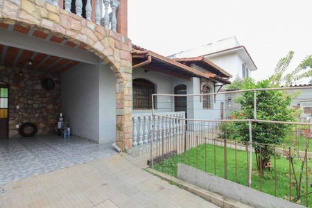 Casa para alugar com 320m², 6 quartos e 2 vagasFachada