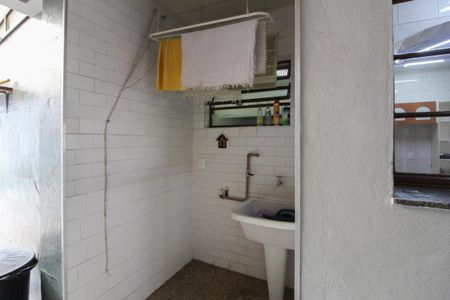 Casa para alugar com 320m², 6 quartos e 2 vagasCasa 2 - Área de Serviço