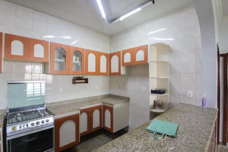 Casa para alugar com 320m², 6 quartos e 2 vagasCasa 2 - Cozinha 
