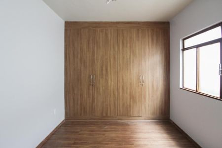 Casa para alugar com 320m², 6 quartos e 2 vagasCasa 2 - Quarto 1