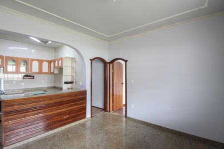 Casa para alugar com 320m², 6 quartos e 2 vagasCasa 2 - Cozinha 