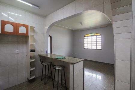 Casa para alugar com 320m², 6 quartos e 2 vagasCasa 2 - Cozinha 