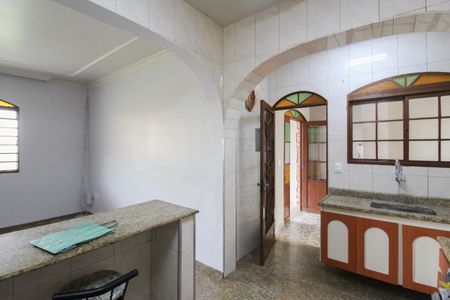Casa para alugar com 320m², 6 quartos e 2 vagasCasa 2 - Cozinha 