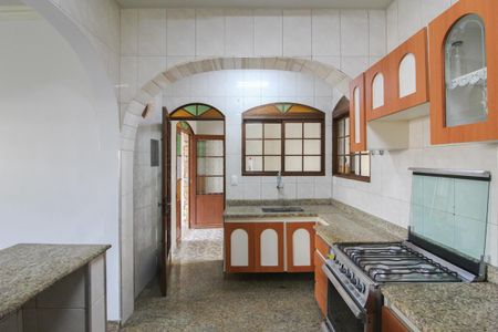 Casa para alugar com 320m², 6 quartos e 2 vagasCasa 2 - Cozinha 