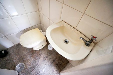 Apartamento à venda com 76m², 2 quartos e sem vaga Apartamento à venda com 76m², 2 quartos e sem vagaBanheiro de serviço