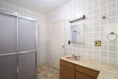 Apartamento à venda com 213m², 3 quartos e 2 vagasBanheiro da Suíte