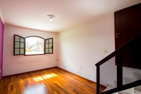 Casa à venda com 217m², 2 quartos e 3 vagasSuíte