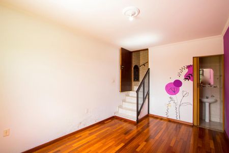 Casa à venda com 217m², 2 quartos e 3 vagasSuíte