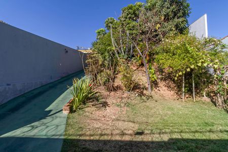 Casa à venda com 170m², 2 quartos e 2 vagasQuintal