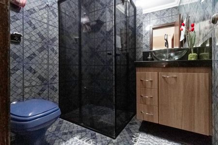 Casa à venda com 170m², 2 quartos e 2 vagasBanheiro social 1