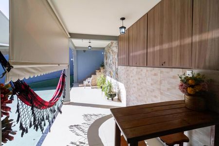 Casa à venda com 170m², 2 quartos e 2 vagasQuintal