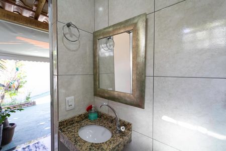 Casa à venda com 170m², 2 quartos e 2 vagasBanheiro social 2