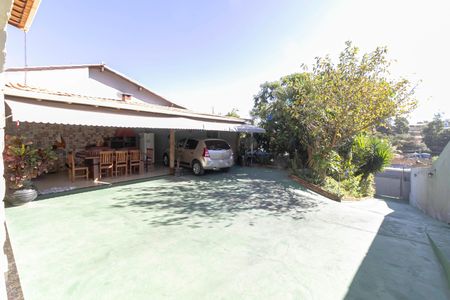 Casa à venda com 170m², 2 quartos e 2 vagasQuintal