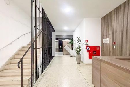 Apartamento para alugar com 81m², 2 quartos e 1 vagaHall social
