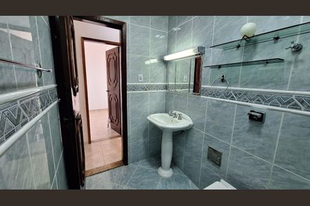 Banheiro de casa para alugar com 3 quartos, 100m² em Centro, Duque de Caxias