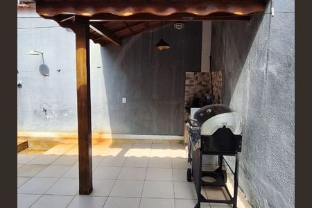 Quintal de casa para alugar com 3 quartos, 100m² em Centro, Duque de Caxias