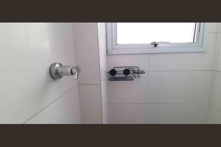 Banheiro social de apartamento à venda com 1 quarto, 34m² em Vila Osasco, Osasco
