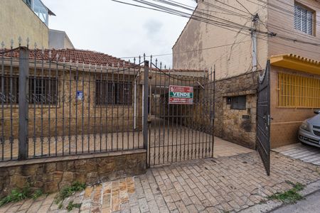 Casa à venda com 129m², 3 quartos e 5 vagas Casa à venda com 129m², 3 quartos e 5 vagasFachada