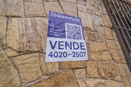 Casa à venda com 129m², 3 quartos e 5 vagas Casa à venda com 129m², 3 quartos e 5 vagasPlaca