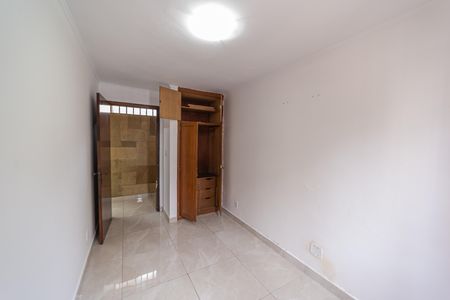 Casa à venda com 129m², 3 quartos e 5 vagas Casa à venda com 129m², 3 quartos e 5 vagasQuarto 2