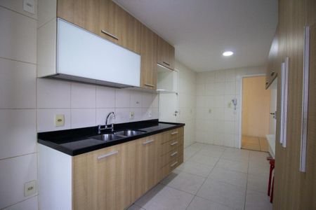 Apartamento à venda com 171m², 4 quartos e 3 vagas Apartamento à venda com 171m², 4 quartos e 3 vagasCozinha e Área de Serviço