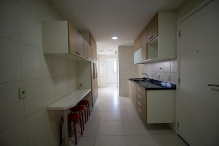 Apartamento à venda com 171m², 4 quartos e 3 vagas Apartamento à venda com 171m², 4 quartos e 3 vagasCozinha e Área de Serviço