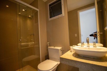 Apartamento à venda com 171m², 4 quartos e 3 vagas Apartamento à venda com 171m², 4 quartos e 3 vagasBanheiro da Suíte 2