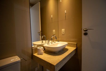 Apartamento à venda com 171m², 4 quartos e 3 vagas Apartamento à venda com 171m², 4 quartos e 3 vagasBanheiro da Suíte 2