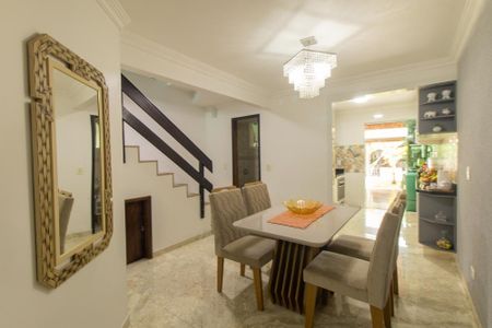 Casa para alugar com 255m², 3 quartos e 3 vagasSala