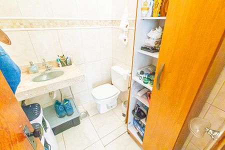 Casa de condomínio à venda com 80m², 3 quartos e 1 vaga Casa de condomínio à venda com 80m², 3 quartos e 1 vagaBanheiro social