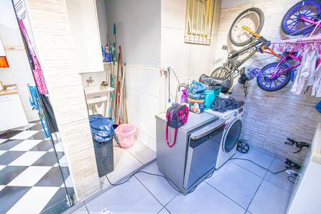 Casa de condomínio à venda com 80m², 3 quartos e 1 vaga Casa de condomínio à venda com 80m², 3 quartos e 1 vagaÁrea de serviço