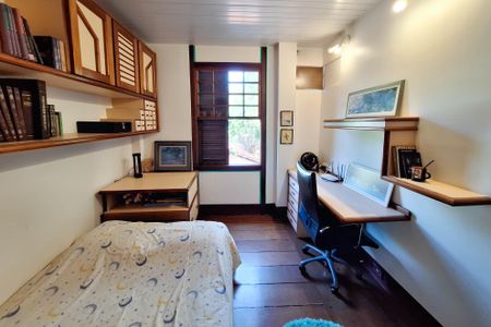 Casa de condomínio à venda com 320m², 4 quartos e 2 vagas Casa de condomínio à venda com 320m², 4 quartos e 2 vagasSuíte 1