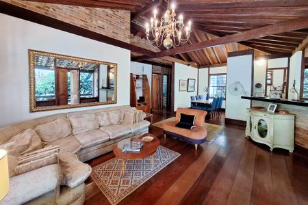 Casa de condomínio à venda com 320m², 4 quartos e 2 vagas Casa de condomínio à venda com 320m², 4 quartos e 2 vagasSala 2