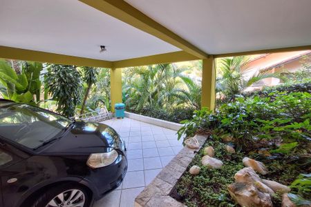 Casa de condomínio à venda com 320m², 4 quartos e 2 vagas Casa de condomínio à venda com 320m², 4 quartos e 2 vagasQuintal