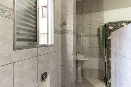 Banheiro de kitnet/studio para alugar com 1 quarto, 42m² em República, São Paulo