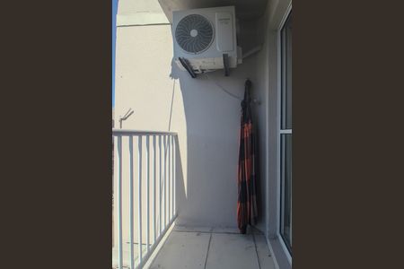 Varanda da sala de apartamento à venda com 2 quartos, 51m² em Vila Nova, Porto Alegre