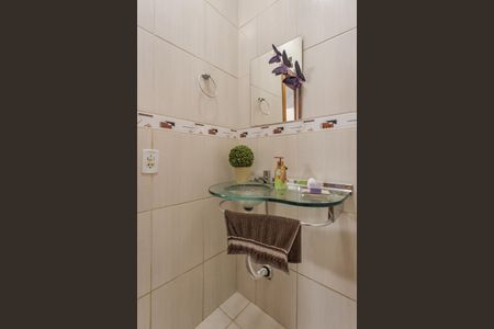 Casa à venda com 170m², 2 quartos e 2 vagas Casa à venda com 170m², 2 quartos e 2 vagasLavabo