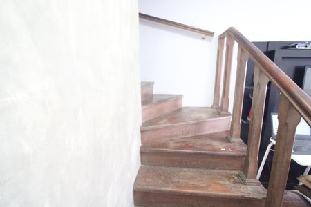 Escada de casa para alugar com 3 quartos, 220m² em Vila do Castelo, São Paulo