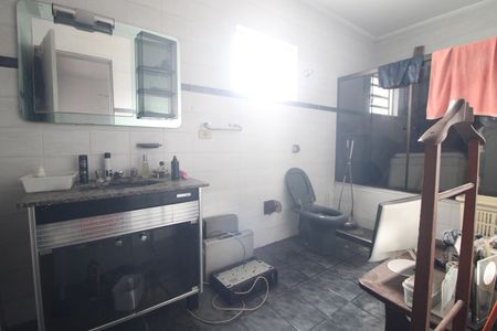 Casa para alugar com 220m², 3 quartos e 5 vagasBanheiro da suíte 2