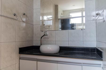Banheiro da Suíte de apartamento para alugar com 2 quartos, 55m² em Nova Granada, Belo Horizonte