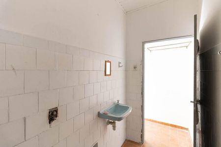 Banheiro de casa para alugar com 1 quarto, 25m² em Jardim Maria Estela, São Paulo