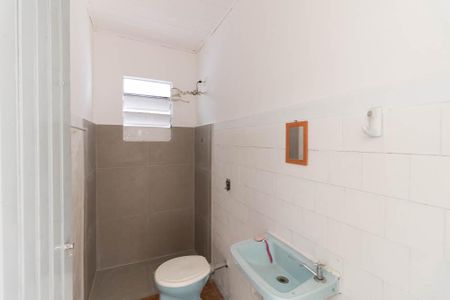 Banheiro de casa para alugar com 1 quarto, 25m² em Jardim Maria Estela, São Paulo