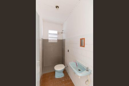 Banheiro de casa para alugar com 1 quarto, 25m² em Jardim Maria Estela, São Paulo