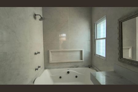 Apartamento à venda com 200m², 3 quartos e 3 vagas Apartamento à venda com 200m², 3 quartos e 3 vagasBanheiro da Suíte 1